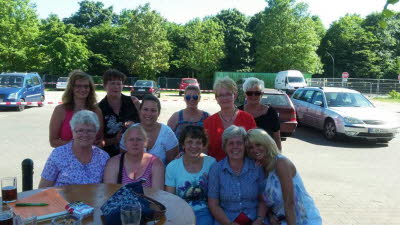 Damen der Gesellschaft und G�ste