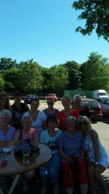 Damen der Gesellschaft und G�ste