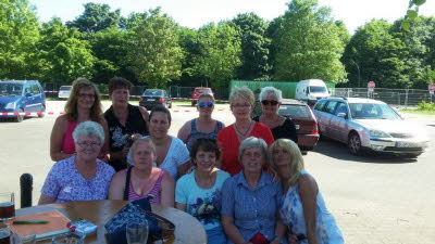 Damen der Gesellschaft und G�ste